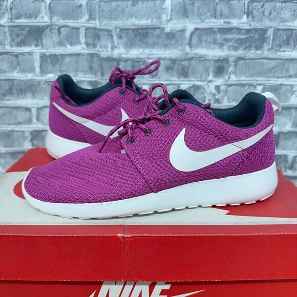 Nike Roshe One Club Pink White Running Shoes 511882-605 Womens Size 7 New - Picture 1 of 5
